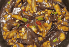 鲜嫩油焖茄子,酱香浓郁,简简单单超适合配米饭