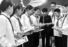 “杨妈妈，看我们画的喀喇昆仑”