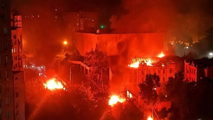 166枚导弹无人机夜袭基辅:俄军祭出“锆石”高超音速武器,乌防空系统拦截率几何?