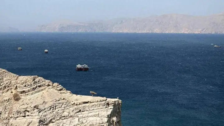 美国受够了，砸600亿在伊拉克修管道！明摆着要废了霍尔木兹海峡？