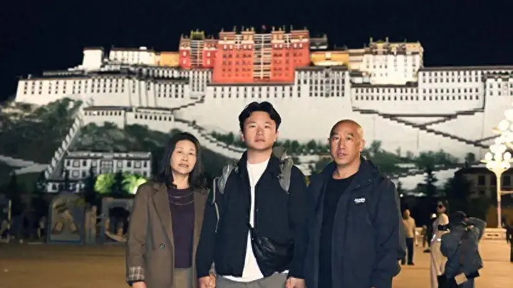 小伙带父母花2.5万元从广州打出租车7天开3000多公里到西藏,司机最新回应
