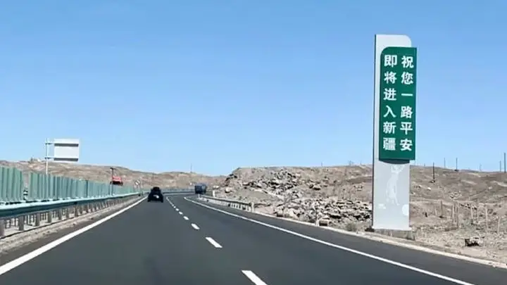 巴音布鲁克至那拉提自驾观察:一场高原到山谷草原的地貌过渡