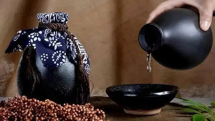 黄酒vs白酒,选对不伤人,喝对更舒坦~