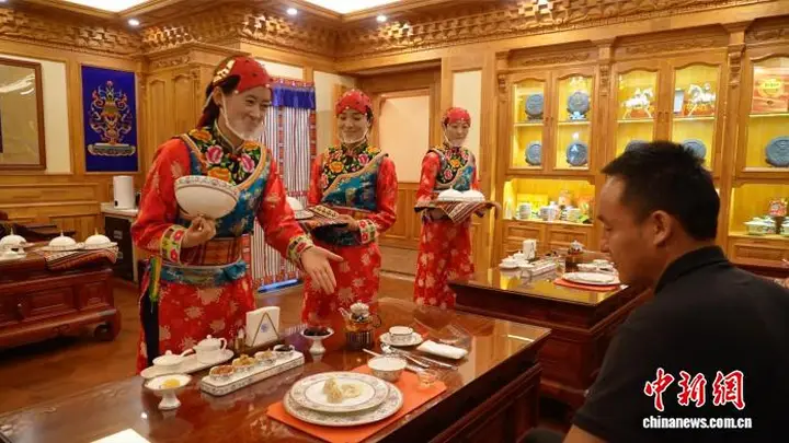 甘南卓尼藏王宴:一道菜一表演 传统藏餐新“赛道”