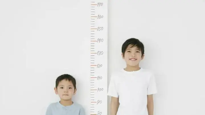 一个不起眼的小习惯，正在“吃”掉孩子的身高，趁早排查！