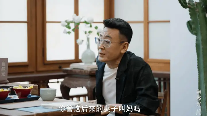 使劲夸Papi酱的窦文涛,还是被骂了