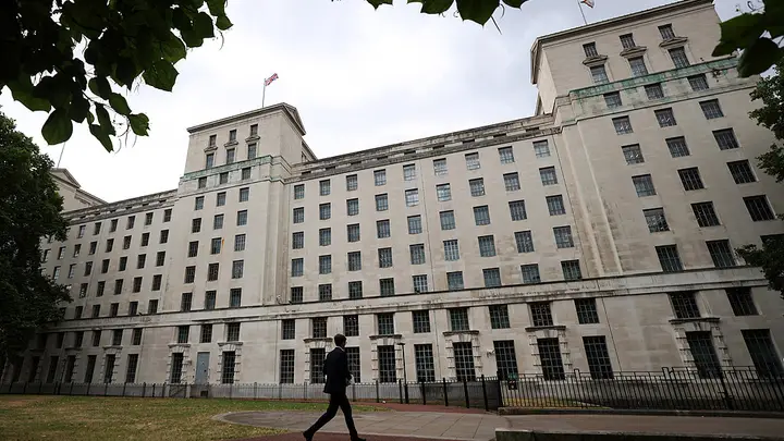 英媒:垃圾站惊现英军高度敏感机密文件,英国防部高层介入调查