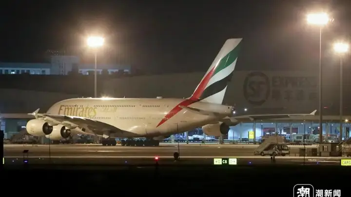 阿联酋航空A380备降杭州373名乘客被困超10小时 机上人员晕倒救护车两趟