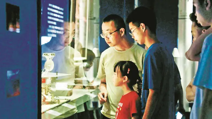 宁波博物院特色展览吸引市民避暑纳凉