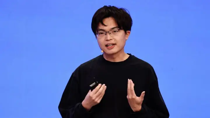 Kimi K3火爆全球,胡锡进:杨植麟证明了一个中国年轻科学家的创造力可以是无上限的