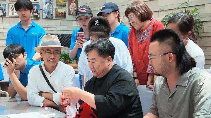 国家级非遗和林格尔剪纸全国巡展在呼和浩特举行收官展