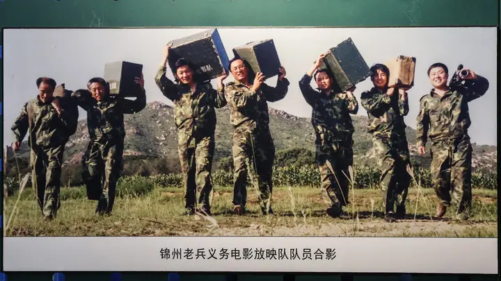 4月10日锦州东湖公园 老兵国防教育电影放映基地启幕 三代共筑放映传承梯队
