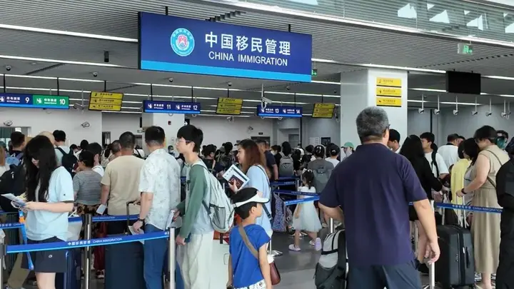 【最新】暑期跨境游持续火热!上海边检总站优化通关服务保障暑运畅行