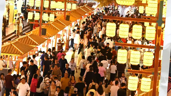 海报丨活力夏夜“不打烊”