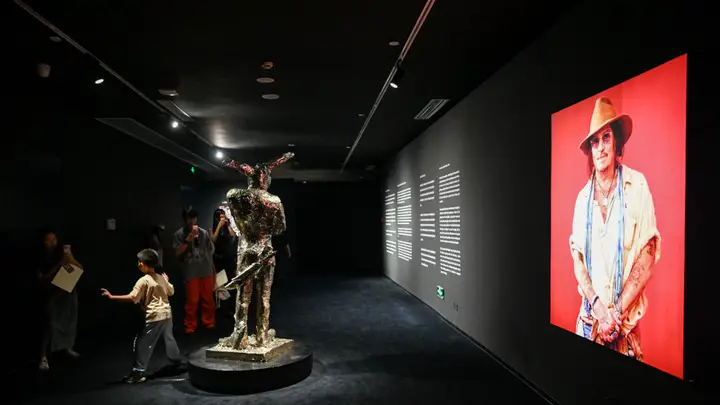 魔都眼丨“边缘形象”艺术展:看见演员约翰尼·德普的另一面