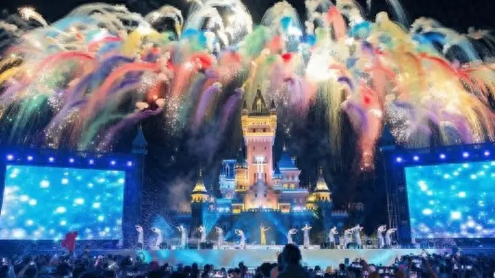 烟花五天连放、心愿气球放飞,青岛方特“音浪潮玩季”七夕甜蜜加码!