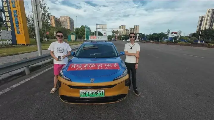 一辆“很资阳”的出租车,开到了拉萨