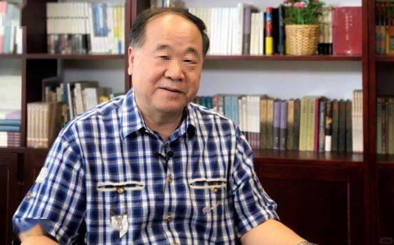 莫言：当我看到一个女人手上没有手镯、手链，脖子上没有项链，我能确定她在这3个方面是非常“特别”的女人