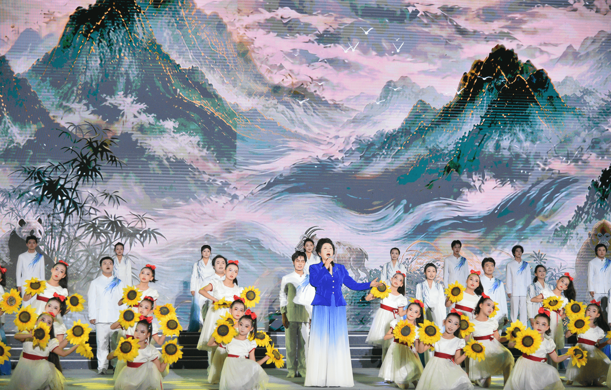 “和美秦岭”主题文艺活动在西安周至楼观台举行