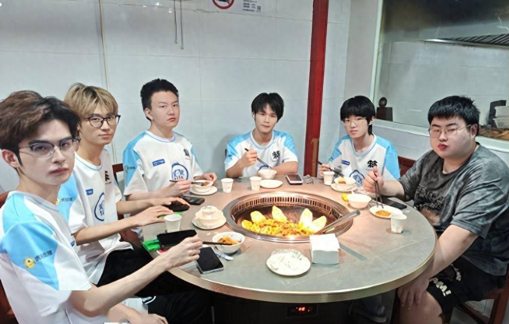 TTG零封LGD赛后聚餐庆祝，亚运严选含金量被质疑，连续被零封