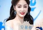 迪丽热巴深V开到腰了狂捂胸口！网友：为美为性感真难堪