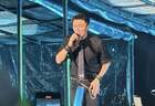 谢霆锋青岛演唱会如期开唱，一身黑衣现身，状态良好，歌迷自发取消应援