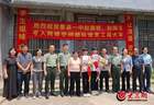 山东双胞胎姐妹考上同一所军校，学校送来专属录取通知书
