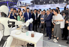 WAIC现场直击：银河通用Galbot G1“无预设”上岗，现场制作早餐引围观