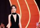 佟丽娅黑丝造型惊艳全场，43岁美腿逆天，野性美感拉满