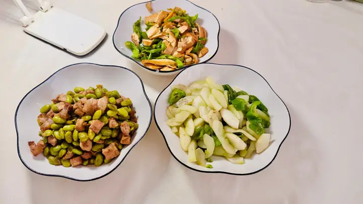 我们家一餐,很简单,也没有大油荤