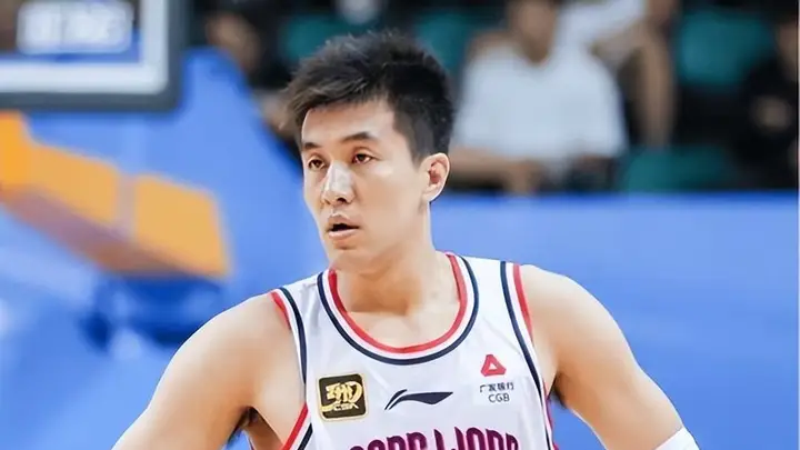 小十岁！CBA明星郭艾伦新恋情曝光，女友23岁兼篮球网红