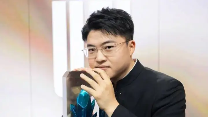 台风巴威被网友调侃，中心云图酷似uzi捧杯，各种恶搞图纷纷出现