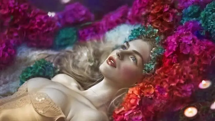 原创她按下的不是快门,是毒药!英国女摄拍出“人间幻境”,每张都像吸了罂粟,放大后细思极恐……