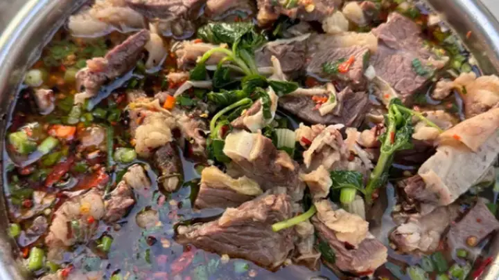 选肉控火有讲究 炖出酥烂入味的烂烀牛肉