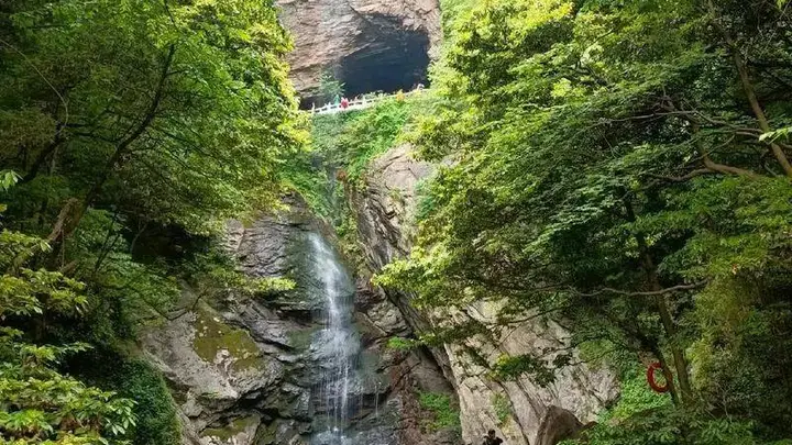豫鄂交界处的温柔山城:淮源圣地、盘古故里与红色记忆