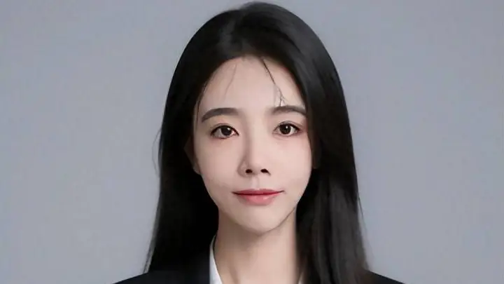 “90后”副教授何静走红网络,用小学知识讲AI原理,回应“学术快牛”
