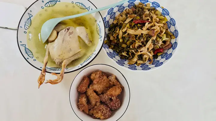 【7月25日 石泉老小区烟火味正浓】晒渣肉炒酸菜炖鸽子 家常好味预告