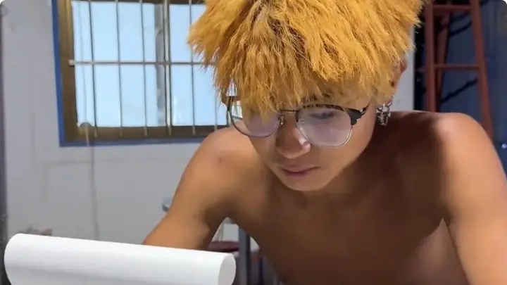 搬瓜少年一篇《我的妈妈》看哭全网,643万留守儿童,需要被看见