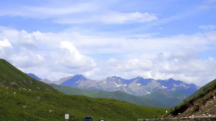 纵驰独库公路,阅尽天山四季