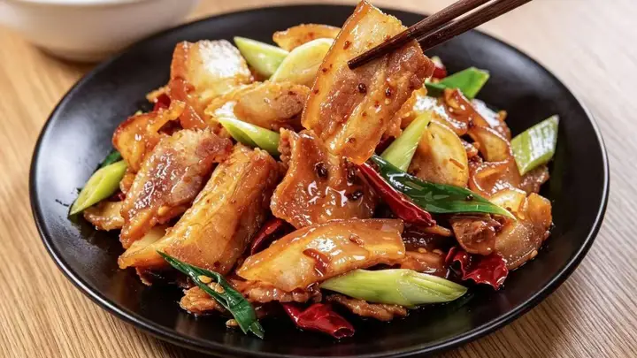 在家做地道川菜“回锅肉”,记住这几步,0 失败,香而不腻超下饭