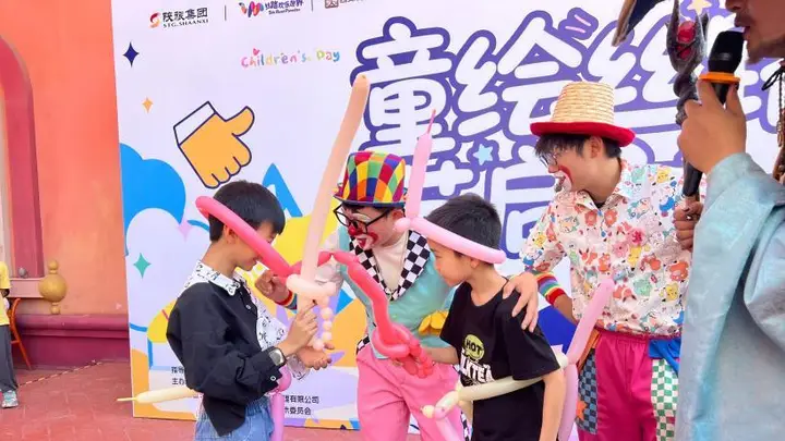 “童绘丝路·艺启六一”少儿艺术作品展在丝路欢乐世界欢乐启幕