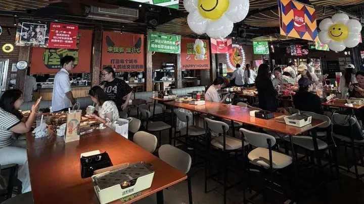 2026世界杯热潮点亮郑州城市烟火