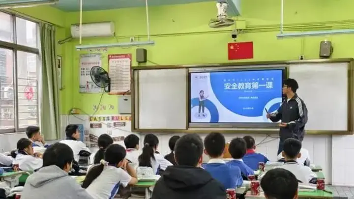 AI升温,补课降温:这个暑假,家长们在为确定性买单