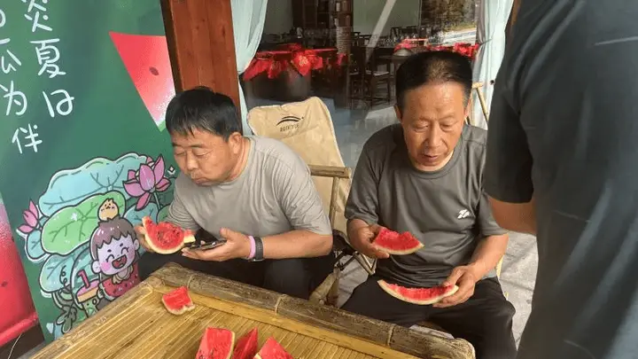 河南这个景区夏日“瓜”分快乐:1元畅吃西瓜 临走还能“兜着走”