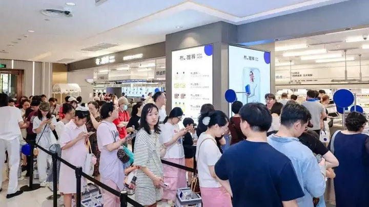 客流爆满！“鲜”入为主，这家新鲜零食店总部落在武汉