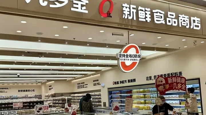 零食不打折反涨价,排队从商场堵200米,凭啥能火起来?