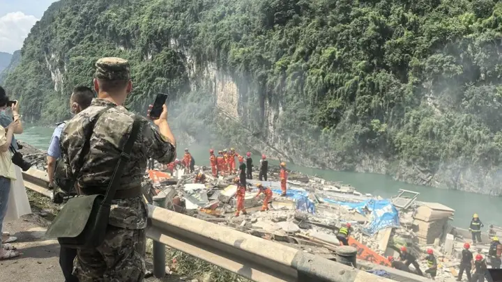 重庆彭水山体垮塌有人员被埋,当地居民称有数幢楼房被毁