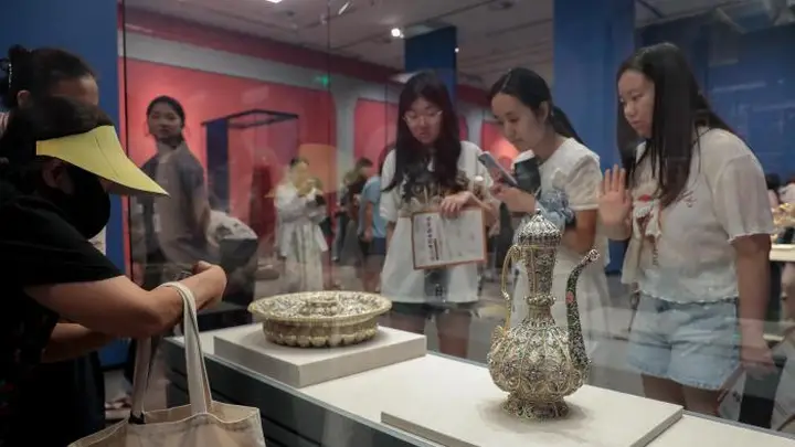 俄罗斯皇室瑰宝惊艳亮相武汉,129件17-18世纪珍品首次来华展出