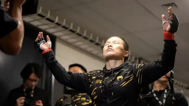 张伟丽惊艳亮相：从拳王到仙女，全网热议反差萌