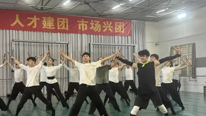 维吾尔族舞者依力凡扎根岭南:热爱可以跨越山海